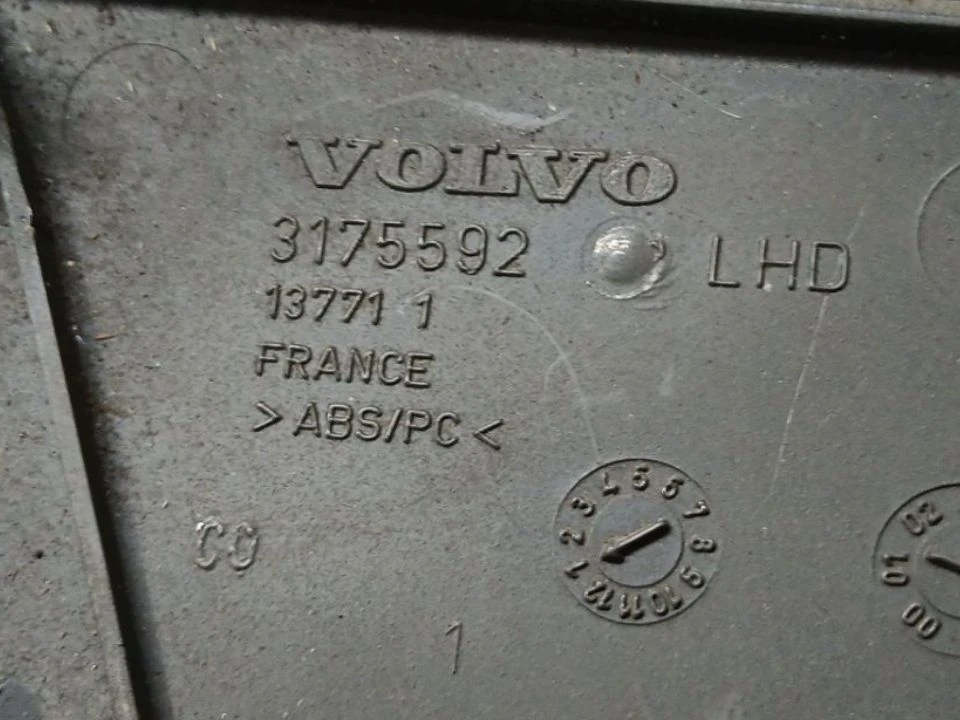 Заглушка передней панели (торпеды) б/у для Volvo FH (2000-2008) - 2